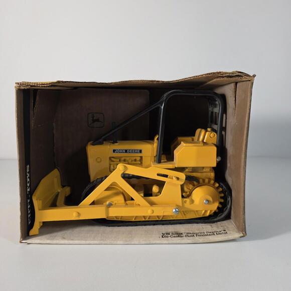 NEW VINTAGE ERTL JOHN DEERE CRAWLER #521 1/16 IN BOX - Broken Track